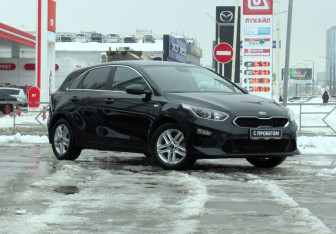 Подержанный автомобиль Kia Ceed Hatchback 2019 года (3 фото)