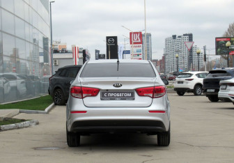 Подержанный автомобиль Kia Rio Sedan 2016 года (6 фото)