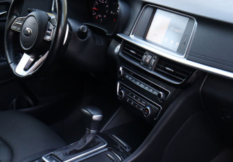 Подержанный автомобиль Kia Optima Sedan 2019 года (19 фото)