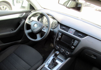 Подержанный автомобиль Skoda Octavia Liftback 2013 года (16 фото)
