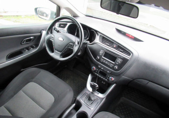 Подержанный автомобиль Kia Ceed Hatchback 2016 года (13 фото)