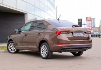 Подержанный автомобиль Skoda Rapid Liftback 2020 года (7 фото)