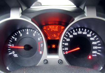 Подержанный автомобиль Nissan Juke 2011 года (19 фото)