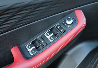 Подержанный автомобиль Geely Coolray 2024 года (14 фото)