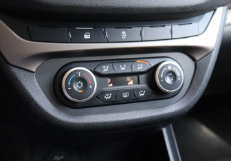 Подержанный автомобиль LADA (ВАЗ) Vesta Sedan 2015 года (16 фото)