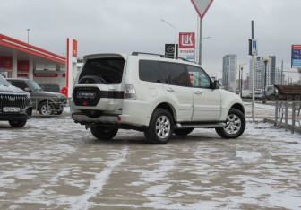 Подержанный автомобиль Mitsubishi Pajero 2021 года (5 фото)