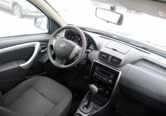 Подержанный автомобиль Nissan Terrano 2016 года (16 фото)