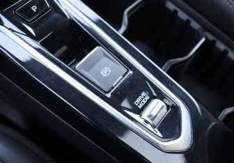 Подержанный автомобиль Geely Coolray 2023 года (19 фото)
