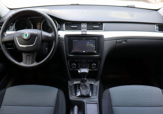 Подержанный автомобиль Skoda Superb Liftback 2012 года (16 фото)
