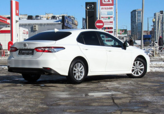 Подержанный автомобиль Toyota Camry Sedan 2018 года (5 фото)