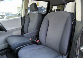 Подержанный автомобиль Honda Freed 2009 года (19 фото)