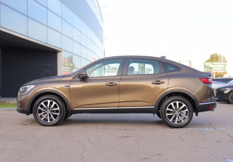 Подержанный автомобиль Renault Arkana 2021 года (7 фото)