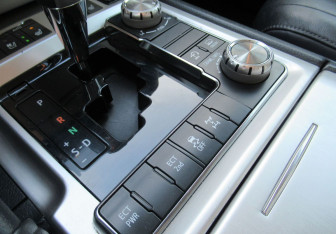 Подержанный автомобиль Toyota Land Cruiser Suv 2020 года (16 фото)