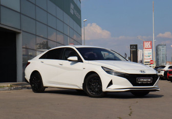 Подержанный автомобиль Hyundai Elantra Sedan 2021 года (3 фото)