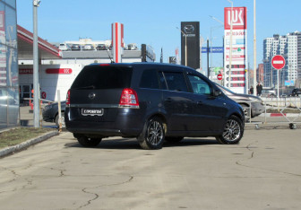 Подержанный автомобиль Opel Zafira Compactvan 2009 года (5 фото)