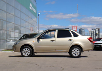 Подержанный автомобиль LADA (ВАЗ) Granta Sedan 2013 года (8 фото)
