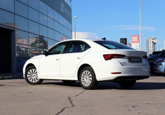Подержанный автомобиль Skoda Octavia Liftback 2021 года (7 фото)