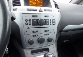 Подержанный автомобиль Opel Zafira Compactvan 2011 года (14 фото)