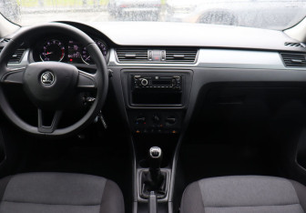 Подержанный автомобиль Skoda Rapid Liftback 2016 года (13 фото)