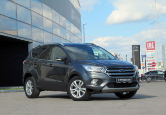 Подержанный автомобиль Ford Kuga 2017 года (3 фото)
