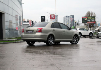 Подержанный автомобиль Toyota Avensis Sedan 2008 года (5 фото)