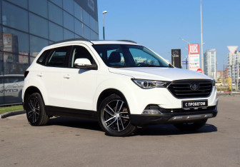 Подержанный автомобиль FAW Besturn X40 2019 года (3 фото)