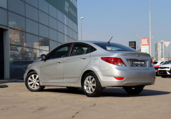 Подержанный автомобиль Hyundai Solaris Sedan 2011 года (7 фото)
