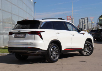 Подержанный автомобиль Changan CS75PLUS 2023 года (5 фото)