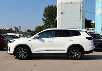 Подержанный автомобиль Chery Tiggo 8 Pro 2021 года (8 фото)
