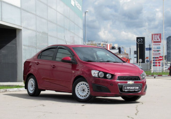 Подержанный автомобиль Chevrolet Aveo Sedan 2013 года (3 фото)