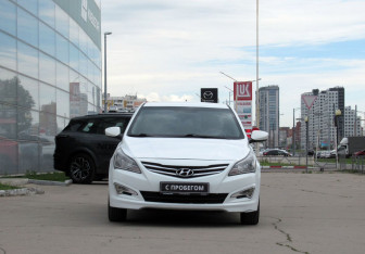 Подержанный автомобиль Hyundai Solaris Sedan 2014 года (2 фото)