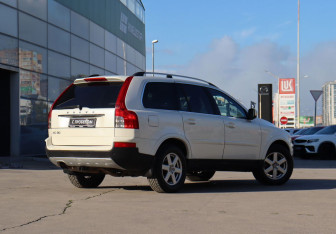 Подержанный автомобиль Volvo XC90 2010 года (5 фото)