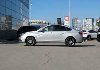 Подержанный автомобиль LADA (ВАЗ) Vesta Sedan 2016 года (8 фото)