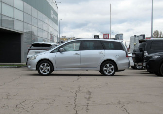 Подержанный автомобиль Mitsubishi Grandis 2007 года (8 фото)