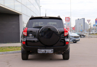 Подержанный автомобиль Toyota RAV4 2006 года (6 фото)