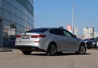 Подержанный автомобиль Kia Optima Sedan 2019 года (5 фото)