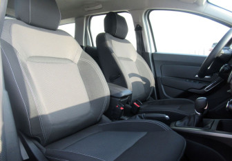 Подержанный автомобиль Renault Duster 2021 года (10 фото)