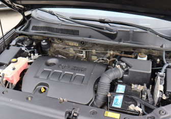 Подержанный автомобиль Toyota RAV4 2012 года (21 фото)