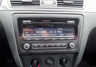 Подержанный автомобиль Skoda Rapid Liftback 2014 года (14 фото)