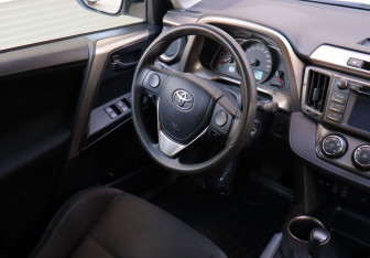 Подержанный автомобиль Toyota RAV4 2014 года (14 фото)