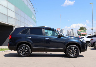 Подержанный автомобиль Kia Sorento 2017 года (4 фото)