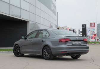 Подержанный автомобиль Volkswagen Jetta Sedan 2016 года (7 фото)
