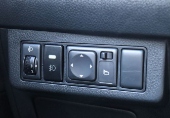 Подержанный автомобиль Nissan Tiida Hatchback 2011 года (17 фото)
