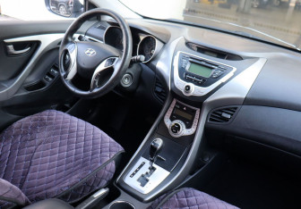 Подержанный автомобиль Hyundai Avante Sedan 2012 года (13 фото)