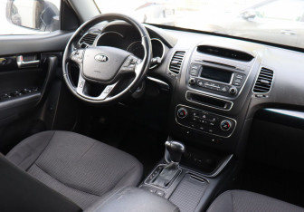 Подержанный автомобиль Kia Sorento 2012 года (12 фото)
