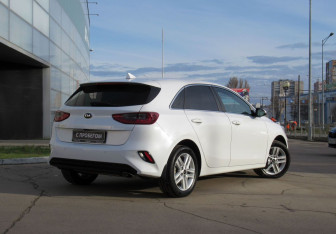 Подержанный автомобиль Kia Ceed Hatchback 2019 года (5 фото)