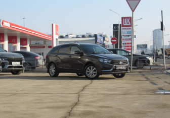 Подержанный автомобиль LADA (ВАЗ) Vesta Wagon 2021 года (3 фото)