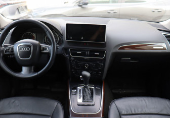 Подержанный автомобиль Audi Q5 2010 года (12 фото)
