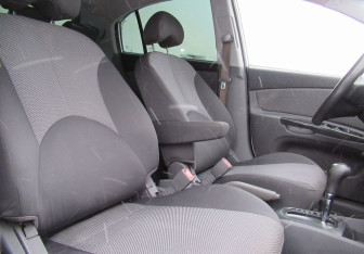 Подержанный автомобиль Kia Rio Hatchback 2009 года (16 фото)