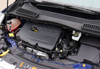 Подержанный автомобиль Ford Kuga 2017 года (17 фото)